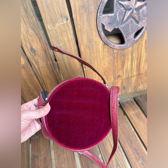 FREE PEOPLE BURGUNDY VELVET ROUND CROSSBODY - Picture 15 of 16